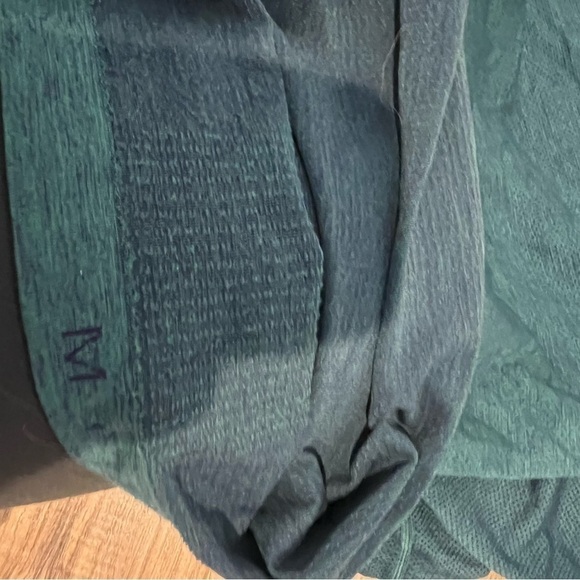 Lululemon Metal Vent Tech Long Sleeve Shirt 2.0
Night Sea / Deep Cove - Picture 10 of 12